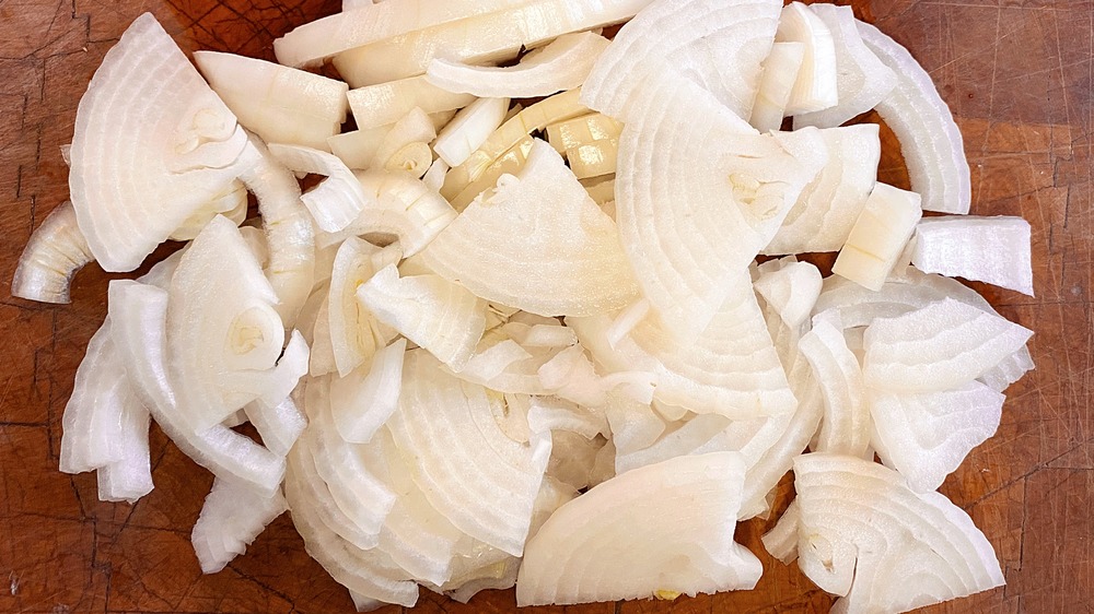 sliced onions for slow cooker marinara sauce