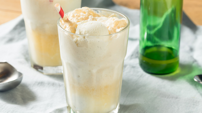 Boston cooler with ginger ale and vanilla ice cream