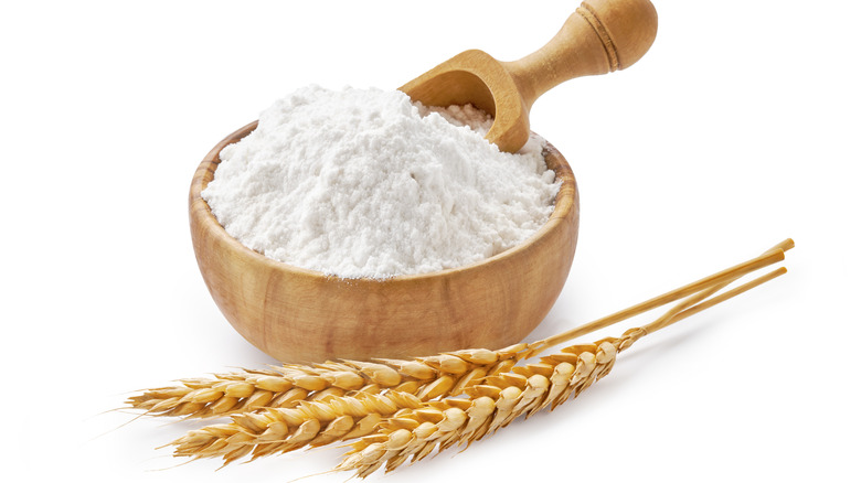 Cake flour in a wooden bowl