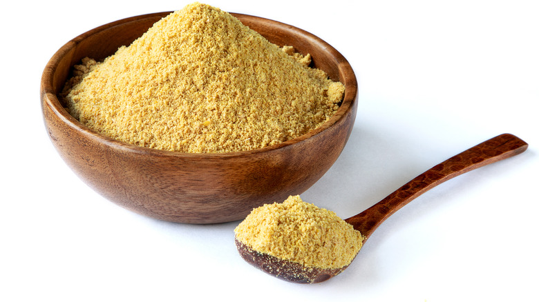 Flax meal in wooden bowl and spoon