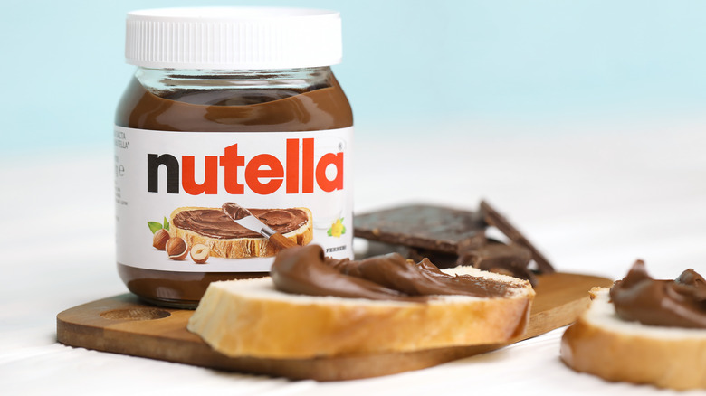 A jar of Nutella next to bread