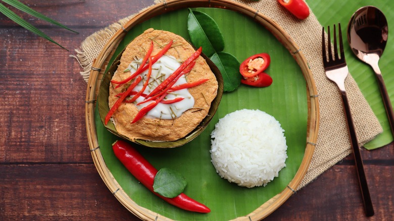 thai steamed coconut seafood curry