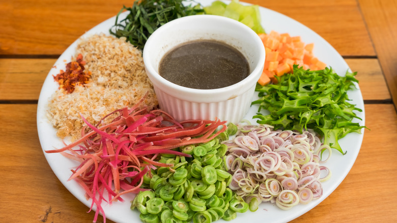 khao yam thai rainbow salad
