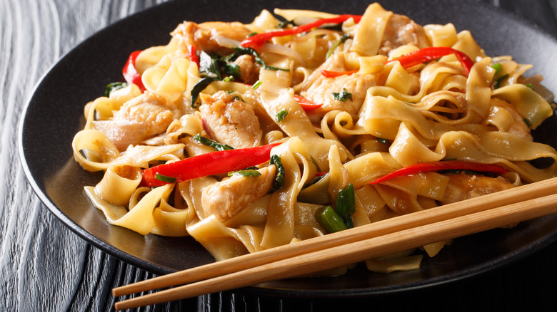 thai drunken noodles Pad kee mao