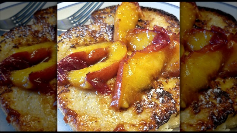 Pancakes with caramelized peaches