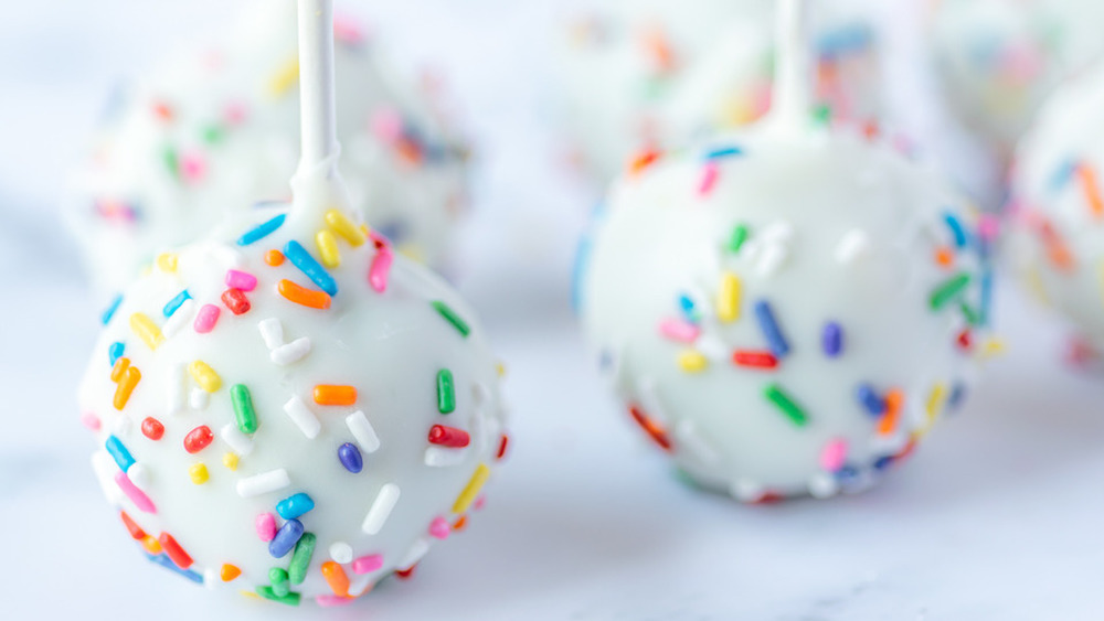 vanilla frosted cake pops sprinkles