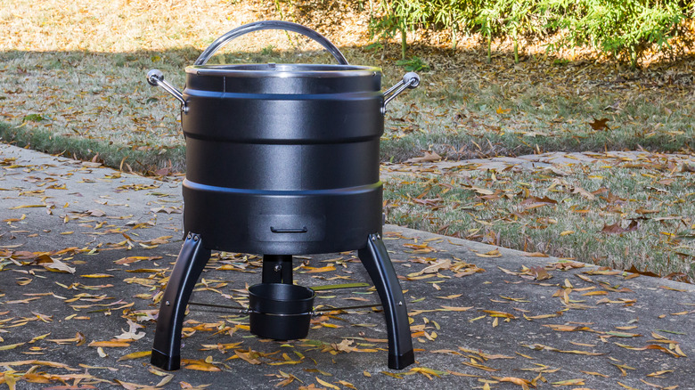 Outdoor turkey fryer