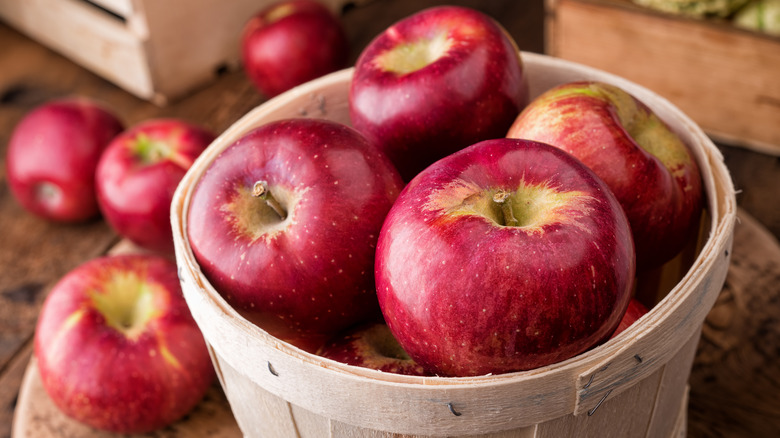 A basketful of Cortland apples 