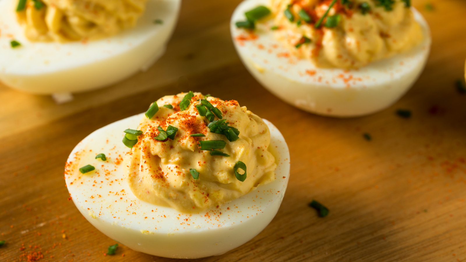 https://www.mashed.com/img/gallery/the-best-vegan-alternatives-for-deviled-eggs/l-intro-1687977023.jpg