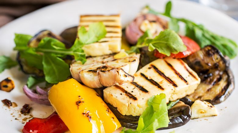 grilled halloumi with peppers and zucchini