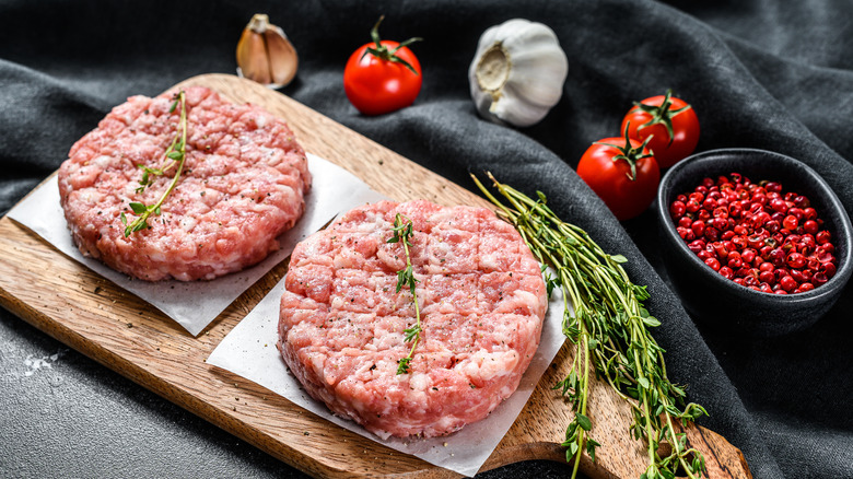 Raw turkey burgers 