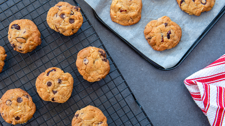 cookies cooling