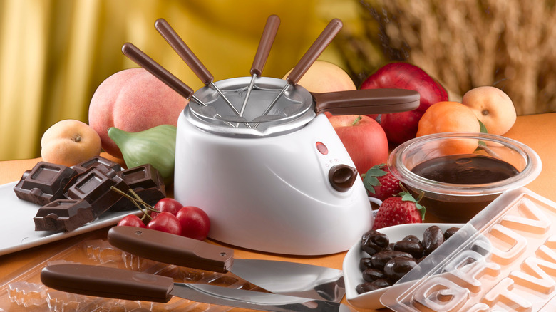 Electric fondue and chocolate