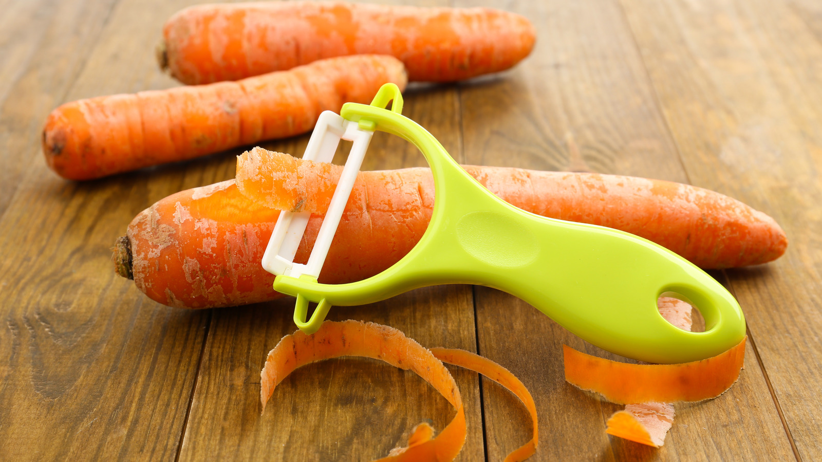 The Best Ways To Use Carrot Peelings