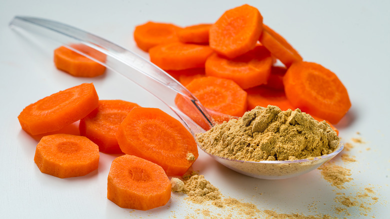 carrot powder next to sliced carrots