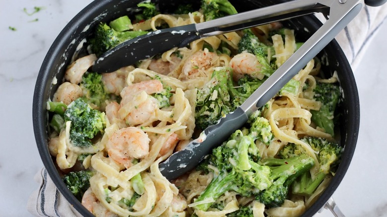 shrimp with broccoli and pasta