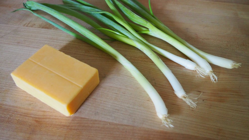 cheddar cheese and green onion for copycat wendy's chili