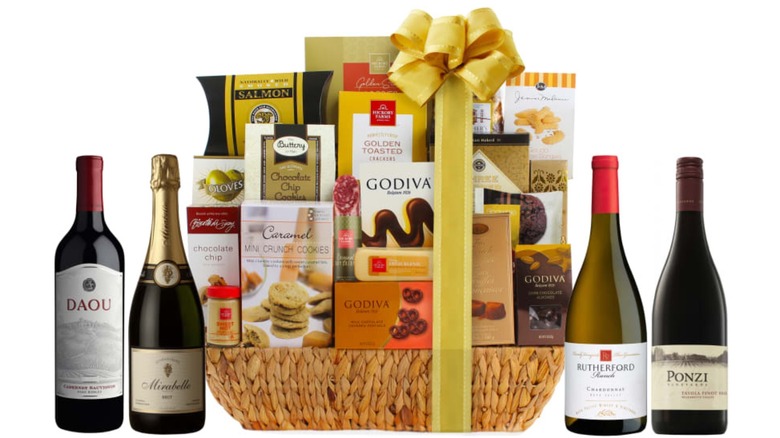 Grand Gourmet wine gift basket