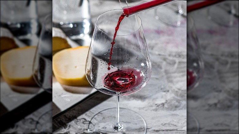 wine poured into grassl glass