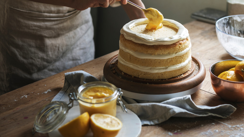 Preparing layered caked