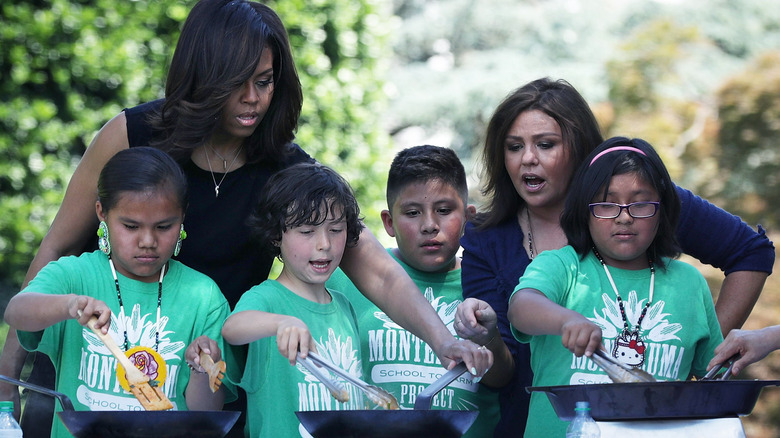 Rachael Ray and Michelle Obama teaching kids to cook