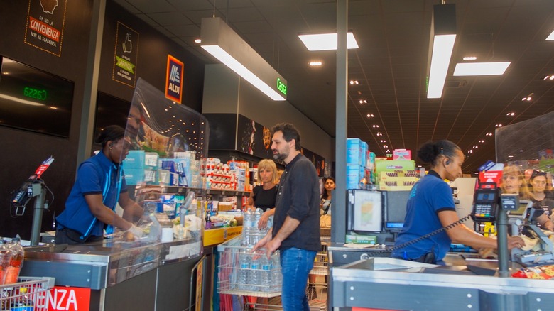 Shoppers at the cashiers' counters in an Aldi supermarket in Germany