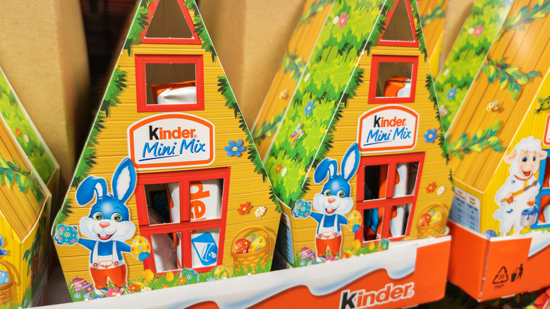 Kinder Mini Mix displays on shelf