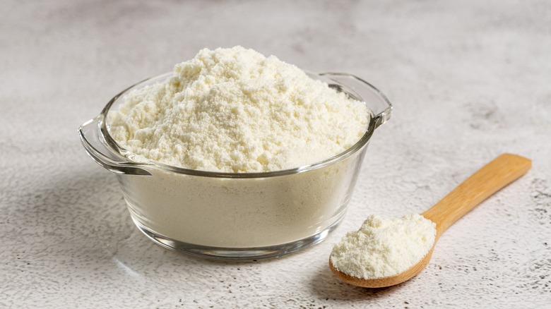 Milk powder in bowl