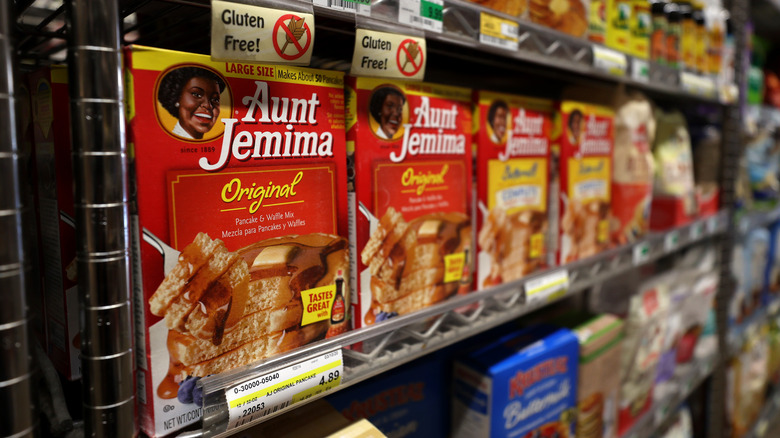 aunt jemima mix on shelves