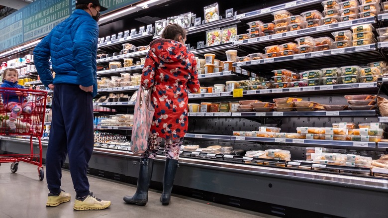 shoppers choosing ready-to-eat food