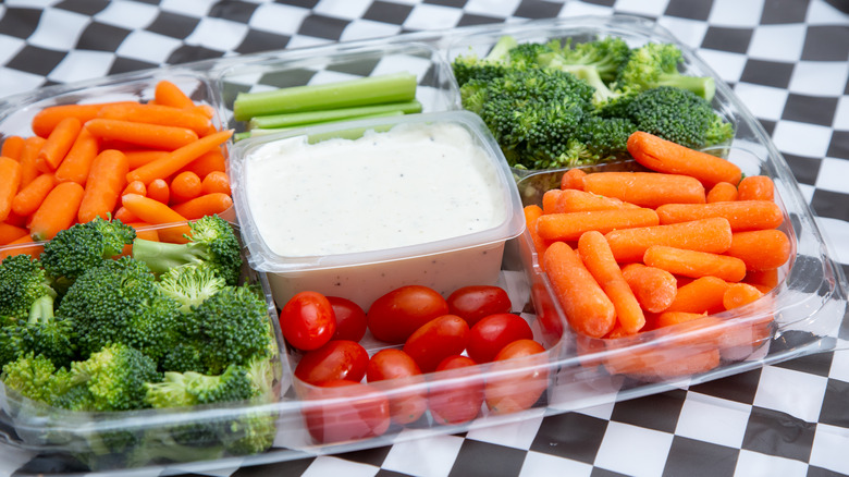 vegetable tray with ranch dip