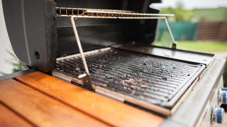 Uncleaned residue on grill