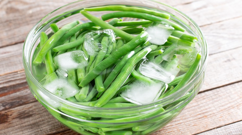 green beans chilling in ice water