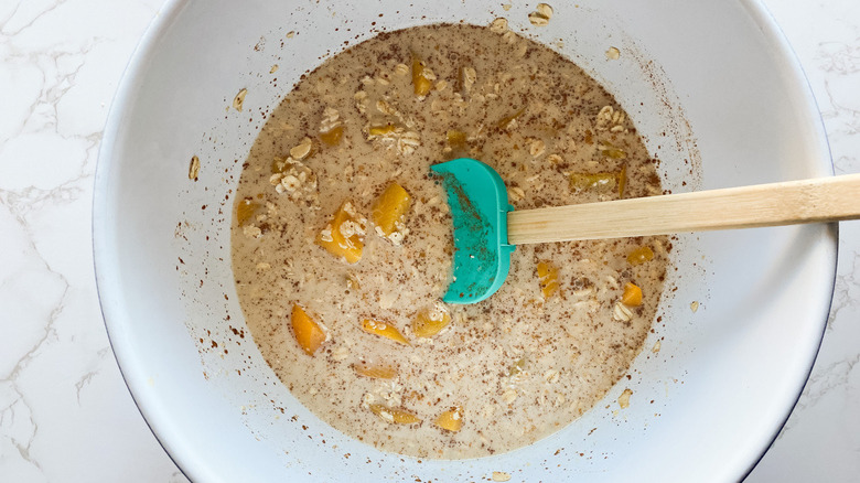 Oatmeal with canned peaches