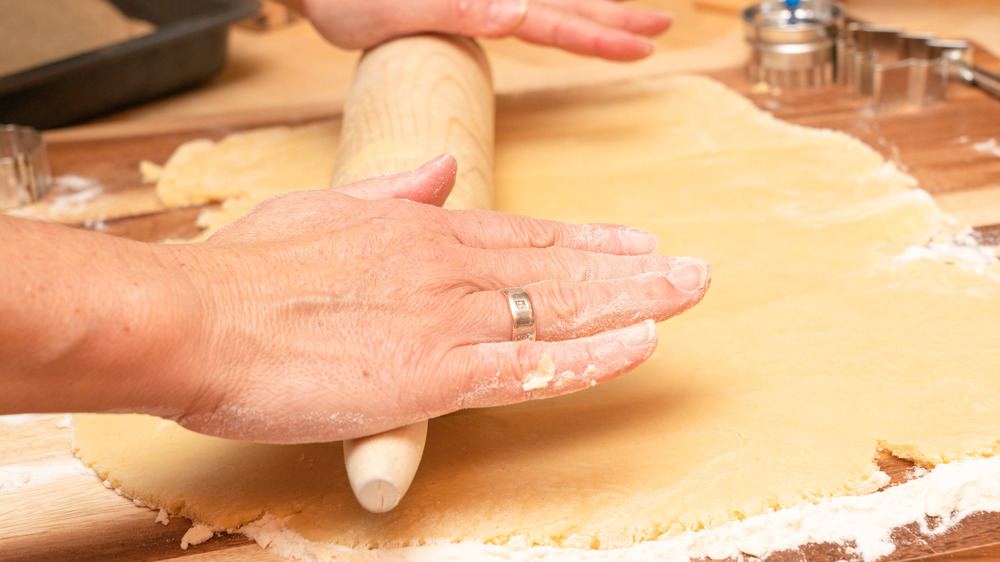 Rolling dough 