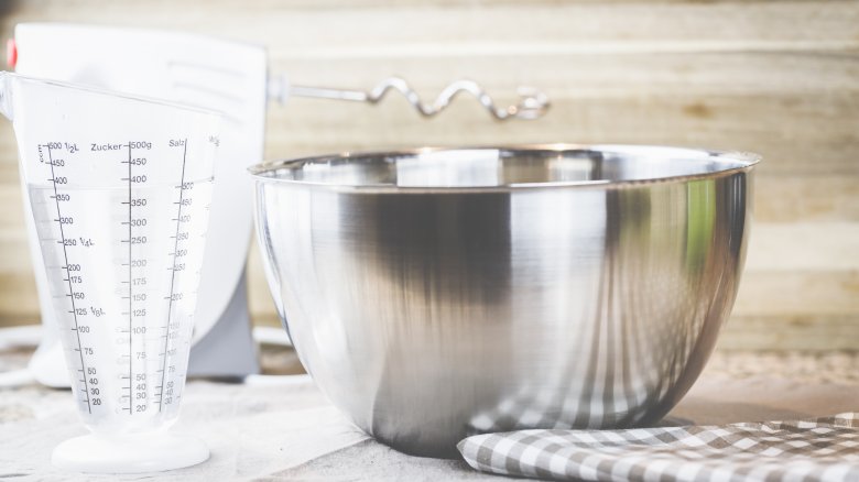 mixing bowl water for baking bread