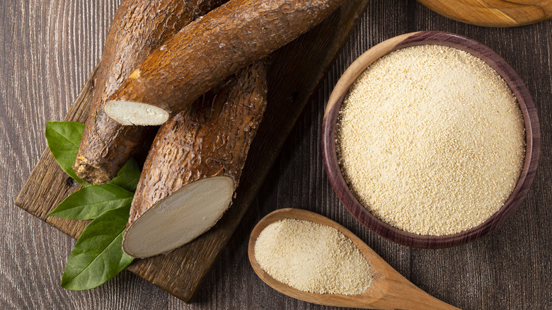 cassava root with cassava flour in bowl