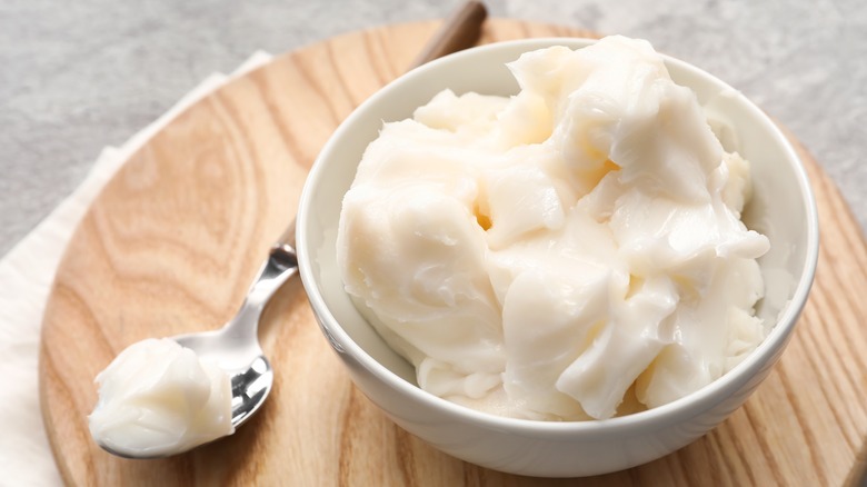 lard in white bowl with spoon 