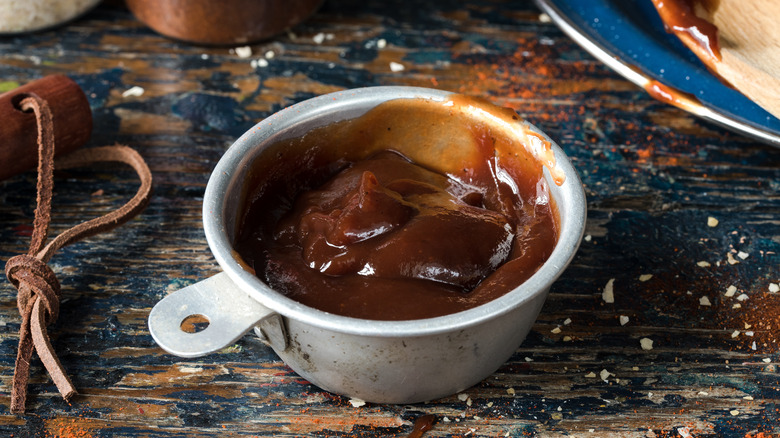 bbq sauce in a measuring cup