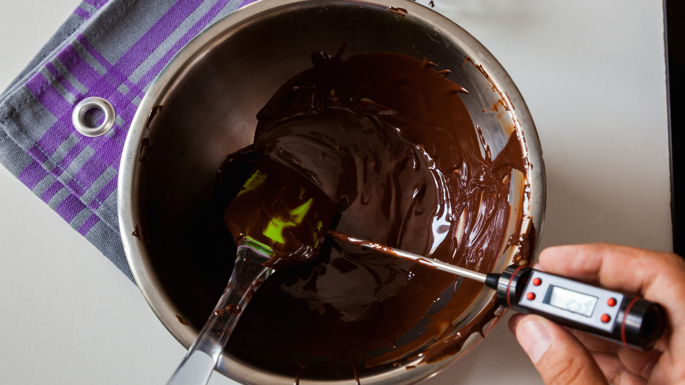 Heating chocolate with a thermometer