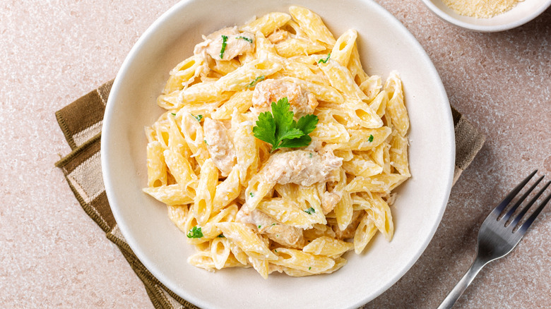 bowl of chicken Alfredo pasta