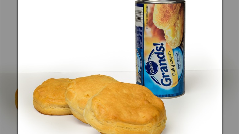 Can of Pillsbury biscuit dough with biscuits