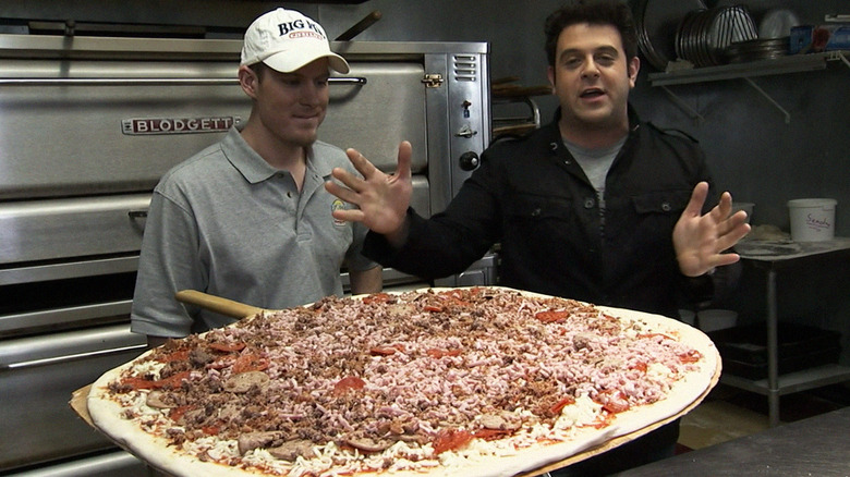 richman and chef showcasing pizza