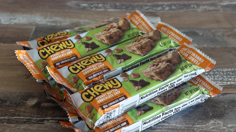 Chewy brand granola bar snacks