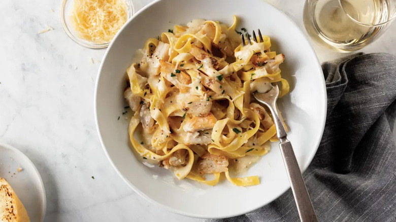 chicken fettuccine alfredo with fork