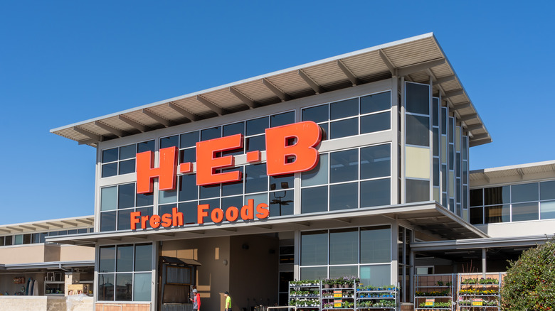 H-E-B storefront