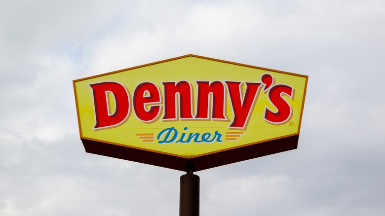 denny's sign