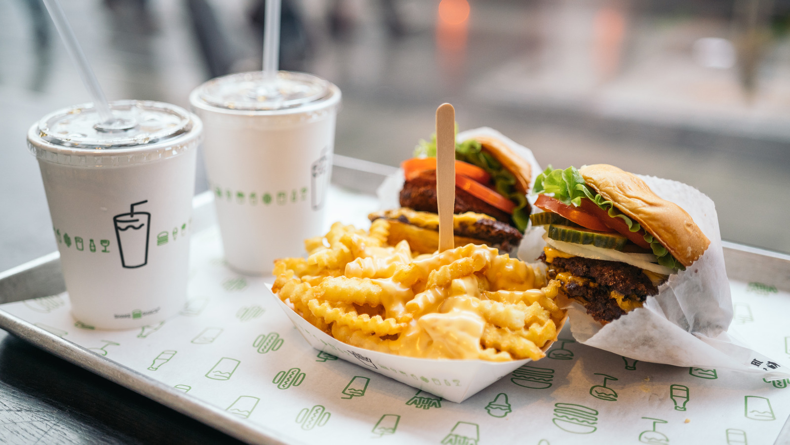 https://www.mashed.com/img/gallery/the-biggest-scandals-in-shake-shack-history/l-intro-1683922076.jpg