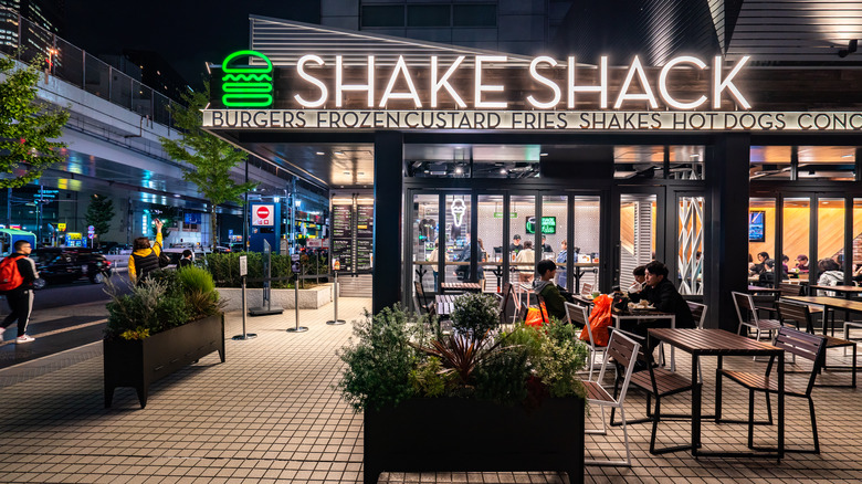 Shake Shack outlet outside