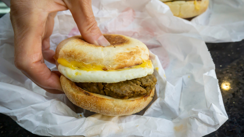 dunkin' breakfast sandwich 